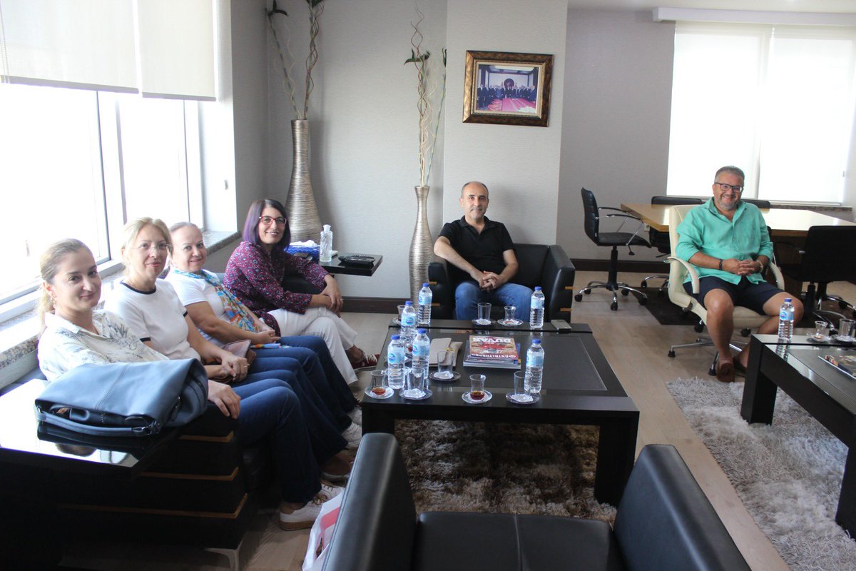 ATSO’da meclis başkanlığı yapan kentimizin kanaat önderlerinden duayen iş insanı Orhan Tolunay’ın konuğu olduk. 

Başkanımız Orhan Tolunay’a, SonHaber Gazetesi Yayın Yönetmeni sevgili ağabeyim Ömer Ali Yetgin’e ve gazetedeki dostlarımıza nazik evsahiplikleri için teşekkür ederiz.