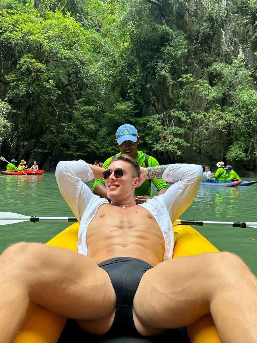 jj_aussie's tweet photo. retweet if you wanna come kayaking with me 👅 https://t.co/ZGKzxA4ZnK