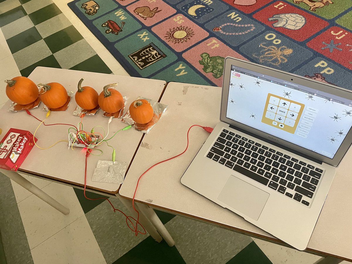 RafuseKayla's tweet photo. @DrJCWickwireAca so much creating happening in P/1 Rafuse. Using our @makeymakey to create a soundscape while learning about circuits 🎃 https://t.co/B8L10VOEst