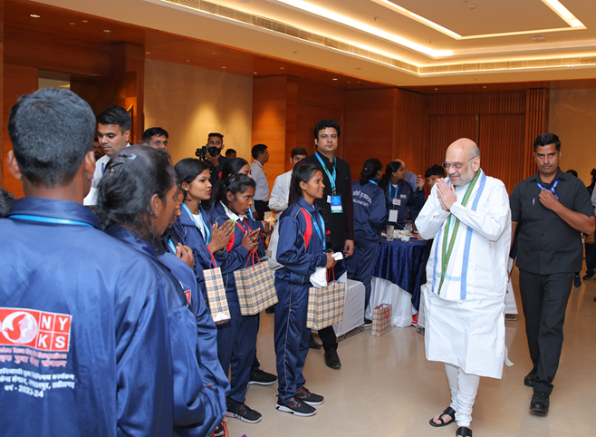 PIB_India's tweet photo. Union Minister @AmitShah interacts with 200 tribal youth under the Tribal Youth Exchange Program (TYEP) in New Delhi, today
"The tribal youth should tell everyone back home that today, the country is progressing in every field and there are ample opportunities for the tribals in every field"
Read here: https://t.co/AhrtkFVyWL