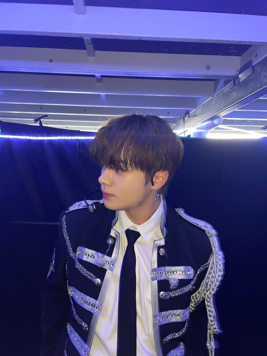 [#鶴房汐恩]
大阪城ホール楽しかった(^ ^)
妹見つけたかな？光り輝いてたけど💡笑

#JO1 #TSURUBOSHION