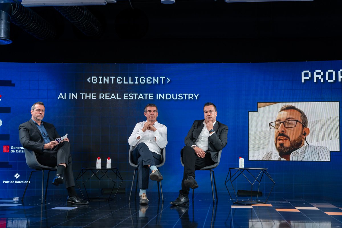 Os dejamos por aquí las maravillosas fotos que nos han llegado del <a href="/BnewWeek/">BNEW - Barcelona New Economy Week</a>, evento en el que Juan Romero estuvo acompañado de David Bros (<a href="/Esade/">Esade</a>), Juan Carlos Rivera (<a href="/AdevintaSpain/">AdevintaSpain</a>) y Héctor del Saz (<a href="/doncaptador/">T6 THE CIBERTINTELLIGENCE AGENCY</a>) hablando sobre la #IA en el #SectorInmobiliario.