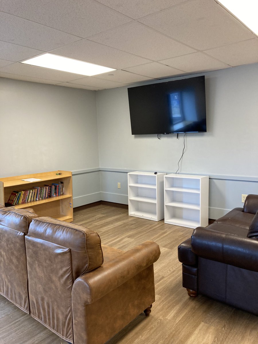Rebuild2gthrNEO's tweet photo. This past Saturday on October 14th, we hosted our She Builds Volunteer Day at the Hope &amp; Healing Resource Center. Volunteers were able to stain cabinets that RTNEO previously installed with sinks in two art rooms, repaint the center’s family room, and install… (THREAD 1/3) https://t.co/qSIzNc3L1o