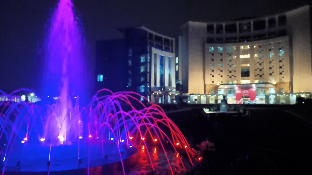 rfirmans_'s tweet photo. >pemandangan malam di depan kantor bssn sawangan.
#bssnnow #fountain https://t.co/PBh3a9ExU1