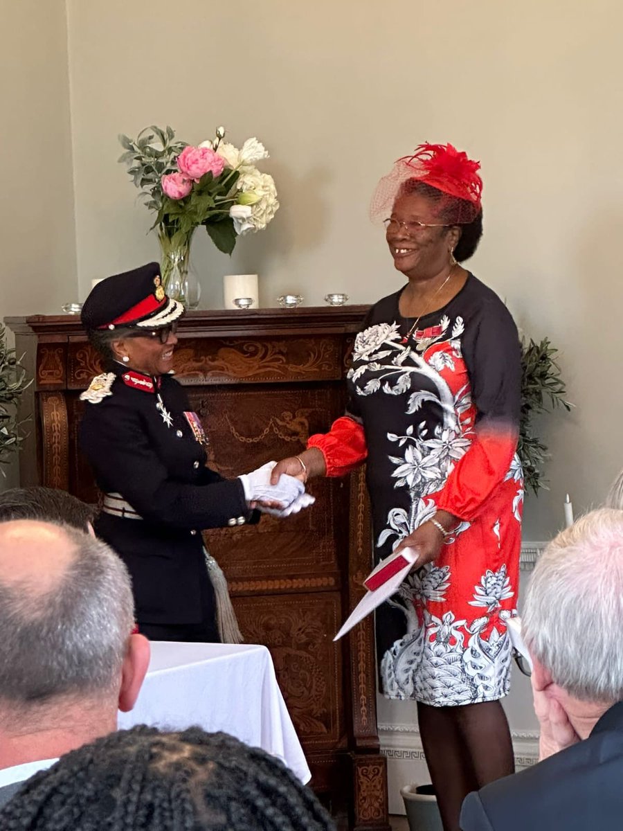BlackCarers's tweet photo. Bristol Black Carers CEO Anndeloris Chacon has been awarded a #BEM (British Empire Medal) for her services to charity and to the community in Bristol 💜🥇 https://t.co/qDFLjErwmi