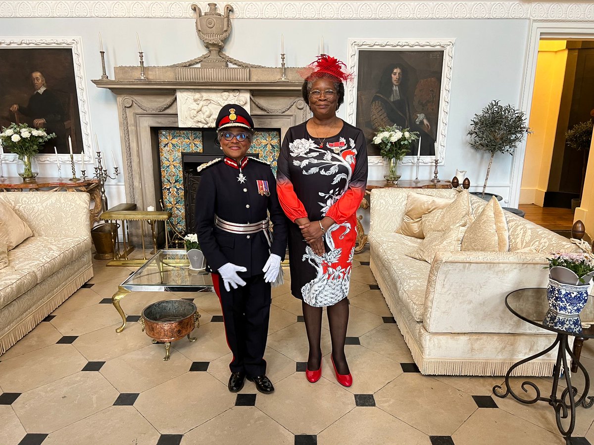 BlackCarers's tweet photo. Bristol Black Carers CEO Anndeloris Chacon has been awarded a #BEM (British Empire Medal) for her services to charity and to the community in Bristol 💜🥇 https://t.co/qDFLjErwmi
