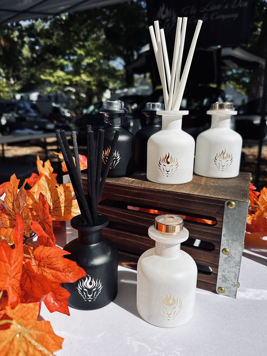 It’s Fall Y’all! 🍁 🍂 🎃 
#thelionsdencandlecompany #reeddiffusers #soycandles #waxmelts #soaps #fallscents 📸 <a href="/max/">Max Mullen</a>.a.man