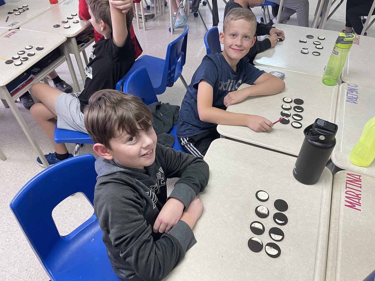 We used Oreos to represent phases of the moon today. 🌚