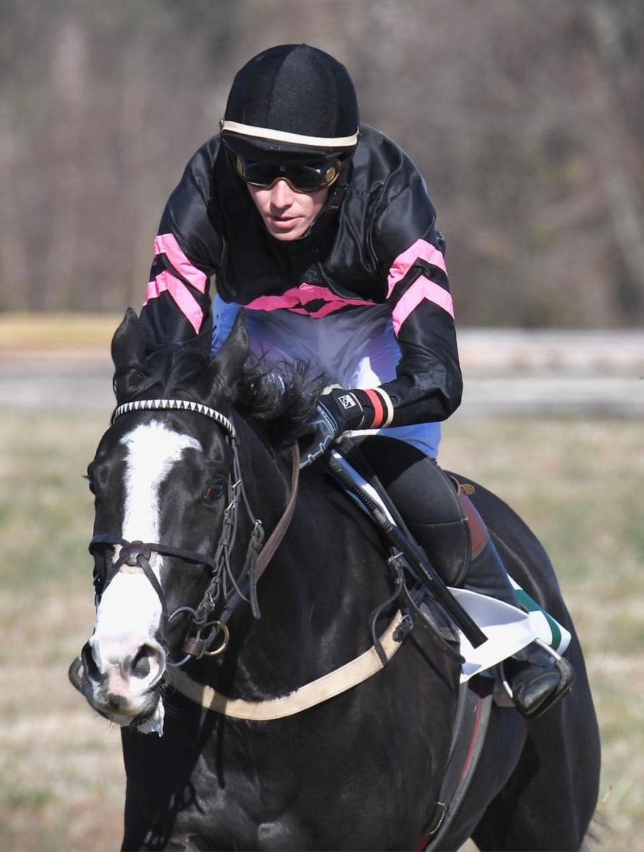 AshwellStable's tweet photo. Routine canter this morning at #AshwllStable.
Led by THE HERO NEXT DOOR (IRE) for #MichaelASmith as we add the finishing touches before @FarHillsRace this Saturday.
The Hero making his debut fall start from a 3/4 spring season π
@LeslieYoung1 @horsefirst @JumpingwithNSA https://t.co/mnrvGE0hUT