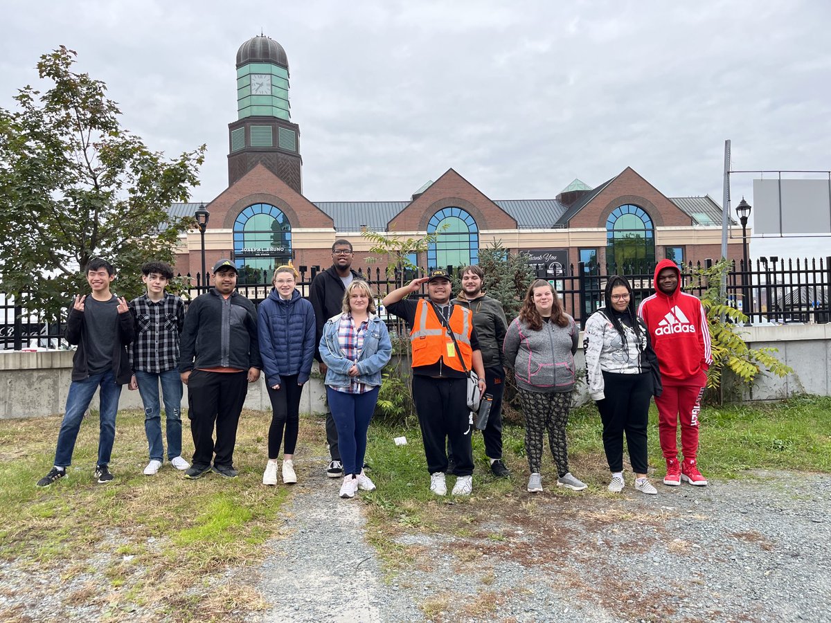 All aboard! Another field trip! Students from Ms. Restifo’s class are learning how to travel by rail thanks to ⁦@Amtrak⁩ ⁦@MohonCSD⁩ ⁦@MohonHS⁩ ⁦@mrkarandy⁩ 🚊 🚊 🚊