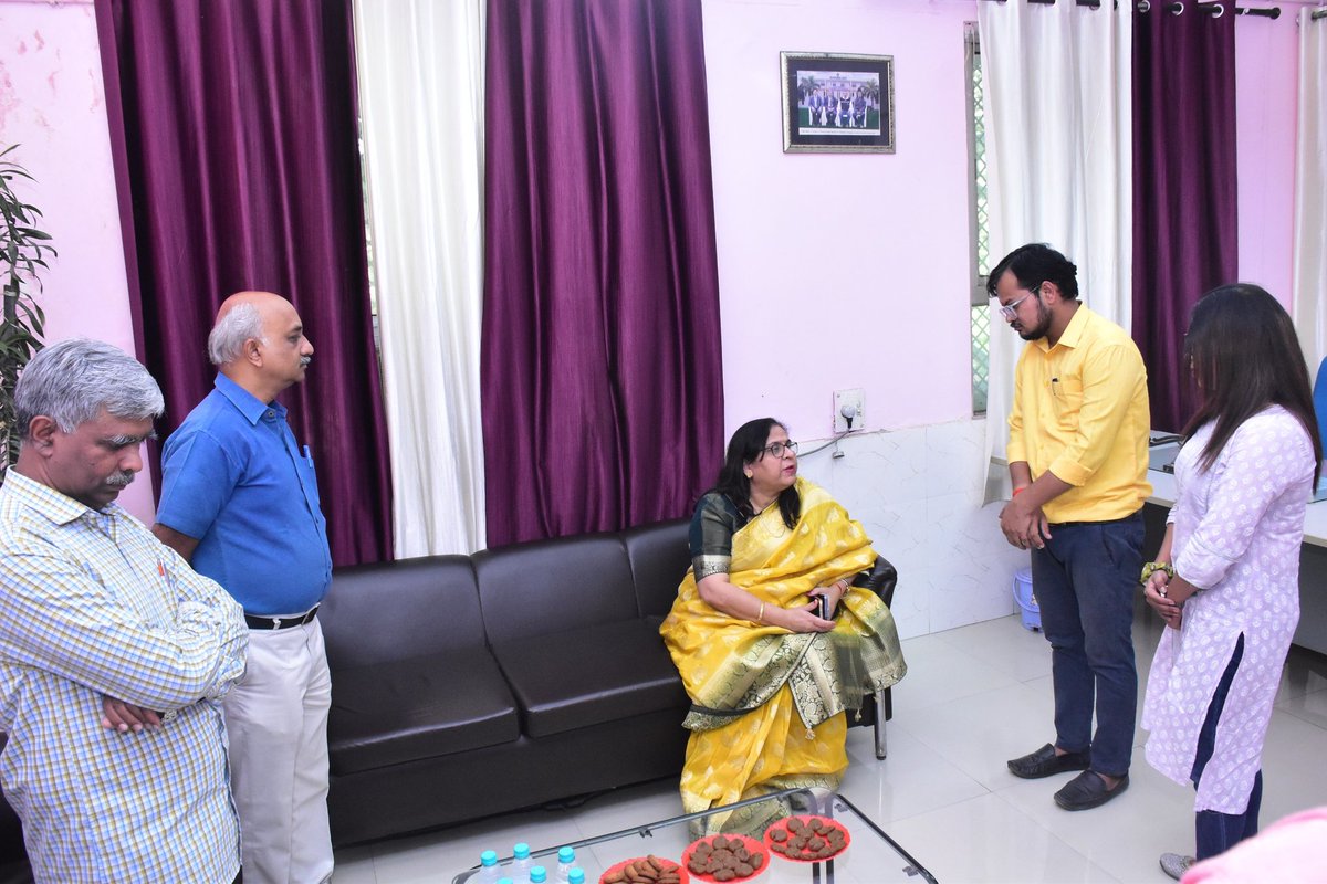'Biotechnology Dept, @DDUGU_Official, @ypa4india, and Synergy Cancer Institute came together for a talk on 'Role of Biotechnology in Cancer Management'. VC, Prof. @_poonamtandon, was apprised of YPA's dedicated work in cancer consciousness by President @iamspshukla.'