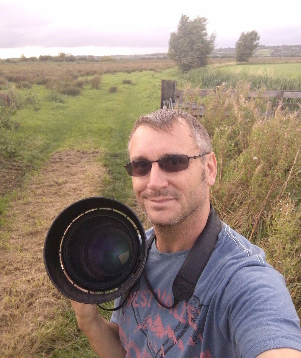 Quite a few new followers recently,  so here's the face behind the pics...I'm not a Puffin!😁 
 Hello! 👋😊
  I've been photographing birds since 2006, they're my passion, and I've always been a Nikon guy!📷
 My current gear is the Nikon Z9 with the Nikon 180-600mm lens. 😀🐦❤️