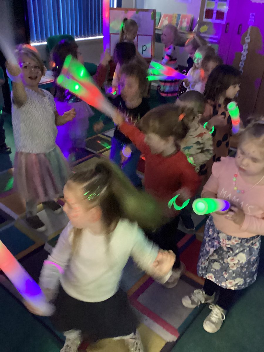 TadPrimaryAcad's tweet photo. Team Venus Neon Disco is in full swing. #Minidisco #neondisco #TPAC @eboractrust https://t.co/SMtwJ1AzWg