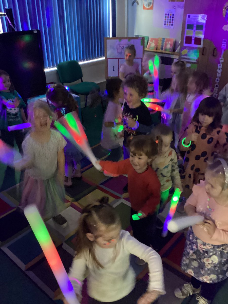 TadPrimaryAcad's tweet photo. Team Venus Neon Disco is in full swing. #Minidisco #neondisco #TPAC @eboractrust https://t.co/SMtwJ1AzWg