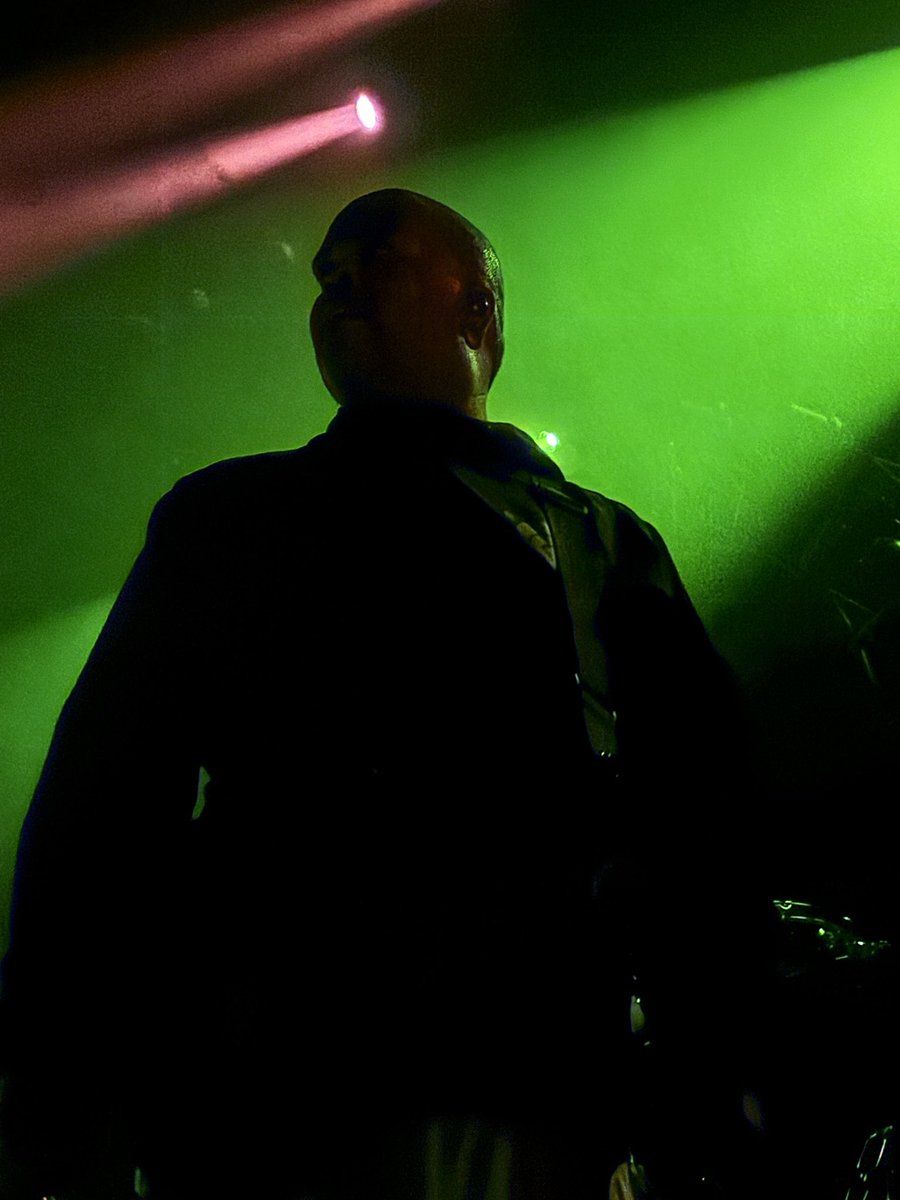 alukeaday's tweet image. had the best time ever seeing @EMMUREmusic live for the first time, last night 🖤