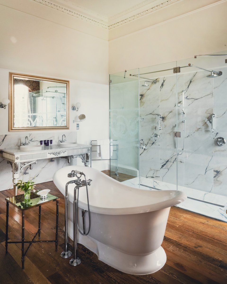 hp_hotels's tweet photo. Sunny day? Rainy day? Our Master Suite at Bailbrook House offers a favourite spot to spend an evening, whatever the weather.
#HandPickedHotels #masterbedroomsuite #themastersuite #luxuryinteriors #luxuryhotels #luxuryhotel #luxuryplaces #bailbrookhousehotel #bathsomerset https://t.co/vhEVqaF1z2