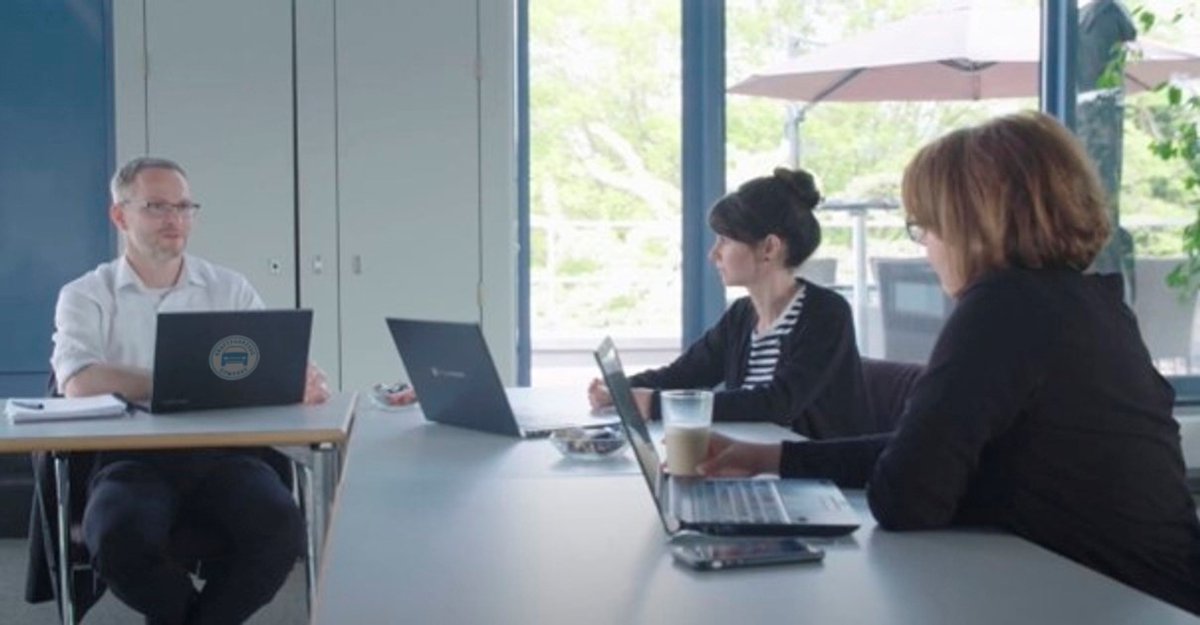kfzgewerbe's tweet image. #Studenten (m/w/d) aufgepasst ❗️❗️❗️
Für unsere Abteilung Werkstätten &amp;amp; Technik suchen wir Dich als Desk-Inspektor (Werkstudent) m/w/d.
Worum geht es?
In unserem Projekt „#SERMA“ (Secure Repair and Maintenance Authorization) haben wir uns zur Mission gemacht, in Deutschland die