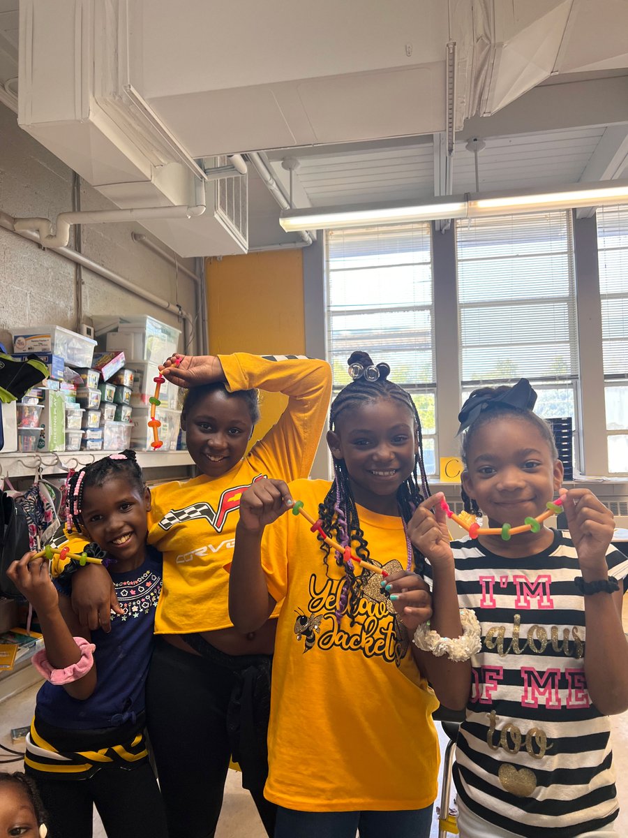 How important is your spine? Students in Ms. Rayburn's 3rd grade class at HWS learned the answer with a fun hands-on activity! Students made models to simulate the movement of the spine and talked about its function in the nervous system. 
#ExpectExcellence #StarkvilleSpark