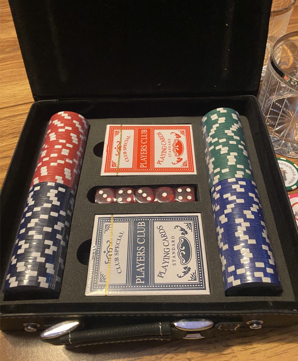 Sandy_Bagger's tweet image. The perfect gift for your next golf buddy trip!  Two decks of cards, five dice and 100 poker chips in a hand Sandy Bagger carrying case… just $59.95
Shop here:  sandbaggeranonymous.com/products/