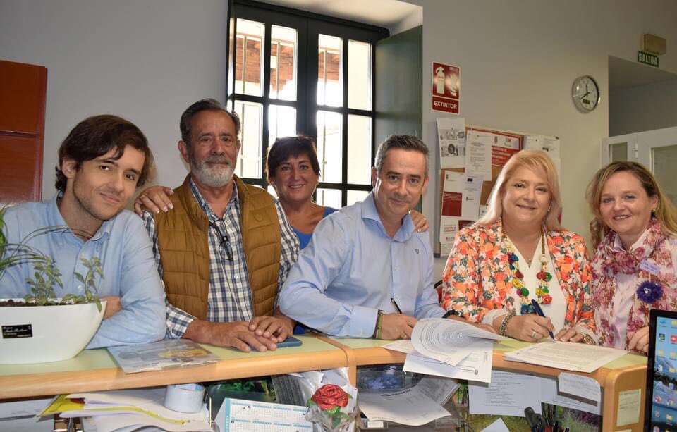 TorrelagunaN's tweet photo. 🔸 Moción de censura en #Torrelaguna 

Los cinco ediles del Partido Popular y la concejala de Ciudadanos, formaciones que suman mayoría absoluta en el Ayuntamiento, han registrado este miércoles una moción de censura.

➕ info 👉🏻 https://t.co/KdSU74u5Fp 

@ppmadrid @CS_Madrid https://t.co/jk4exyAv6V