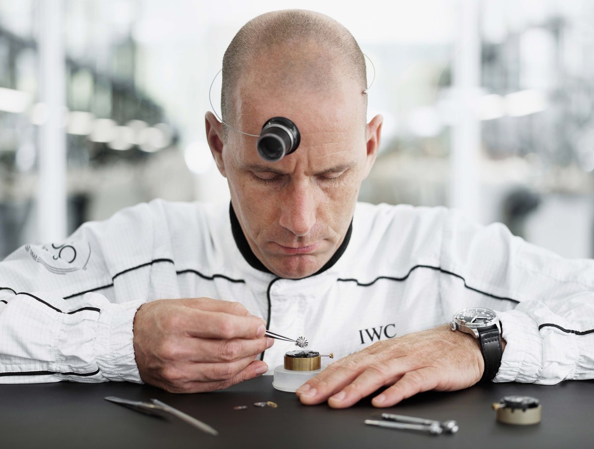 cotedesmontres's tweet photo. #IWC #Schaffhausen presents re-edition of the legendary “Markus Bühler” #BigPilot’s #watch - A characteristic #aircraft #turbine integrated into a #flyingMinute #tourbillon. Each of the 12 minuscule #blades are polished by hand…
@IWC #MarcusBuhler
https://t.co/GTMVNR8C4N https://t.co/6t4fnA2jID