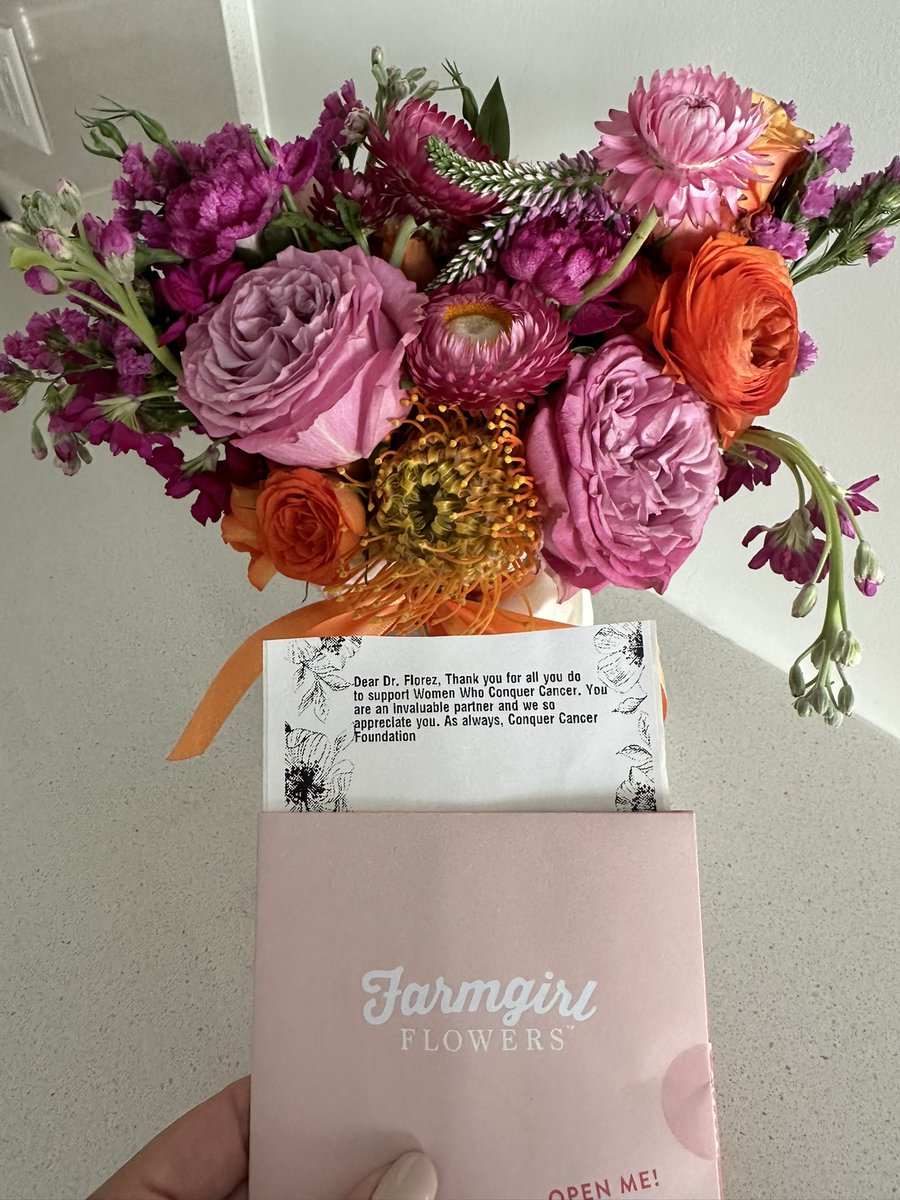 NarjustFlorezMD's tweet image. Thanks to @ConquerCancerFd for this beautiful flowers 

Always a pleasure to work with people that share your purpose. 

#LatinasInMedicine 

@LatinasInMed @Florez_Lab