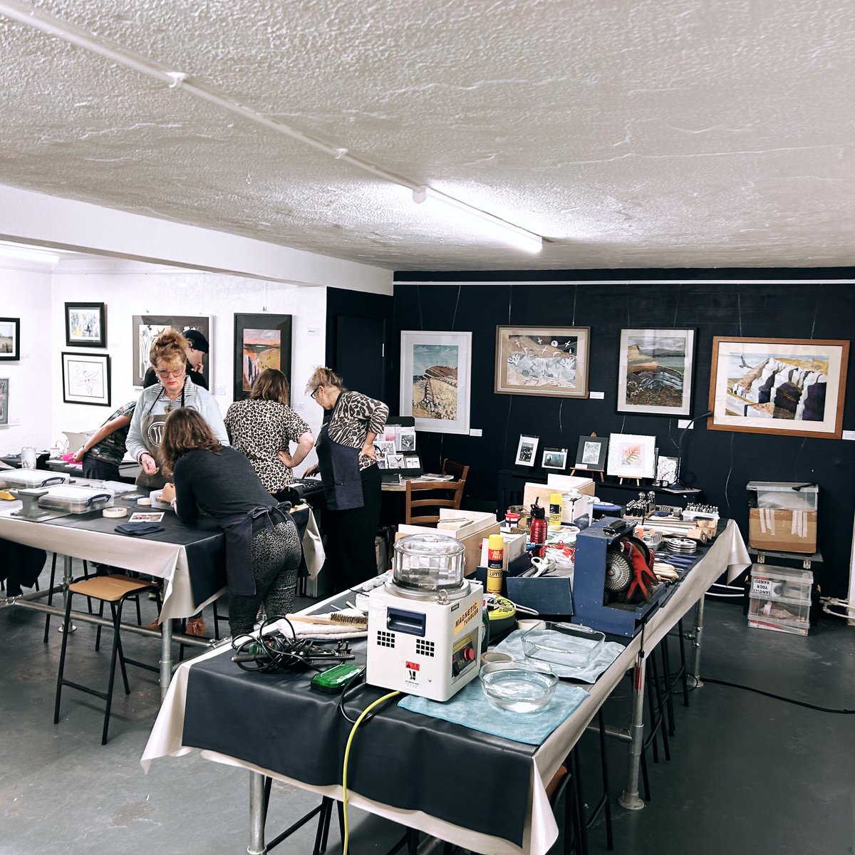 Fantastic to see <a href="/mobilejeweller2/">mobilejewelleryschool</a>  visit us at the The Arts Quarter and are pleased to announced the will be back next year !! 
#theartsquartercheddar #cheddar #cheddargorge #creativeworkshops