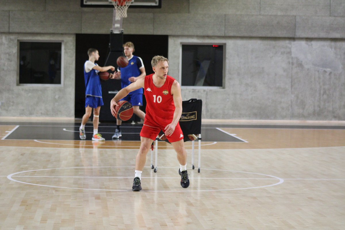 OLB45's tweet image. 🚨 ALERTE RECRUTEMENT 🚨

Ludovic Beyhurst (24 ans, FRA, 1m72, meneur) rejoint l'OLB !

Plus d'infos : bitly.ws/XIi3

Rendez-vous dimanche à CO'Met pour l'énorme choc contre Pau 🔥
🎟️ Billetterie : bitly.ws/W3rd

#TousOLB