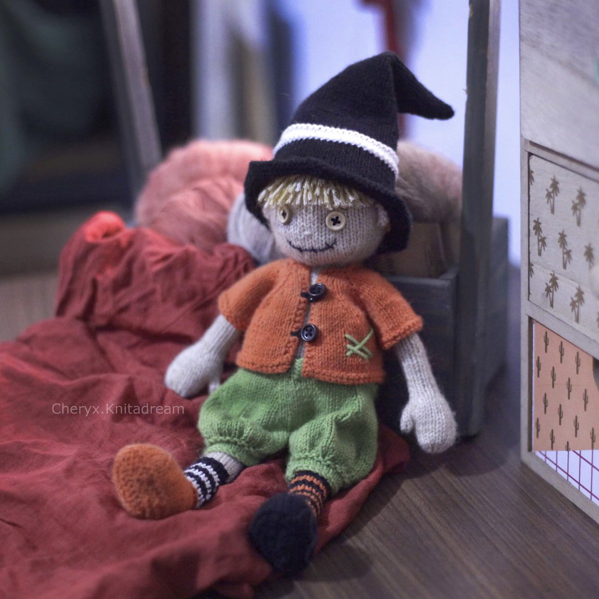 He is a knitted doll named Charlie, who is a mysterious guest who visits your house at midnight. 👻

The pattern is available on Cheryx.com
————
 #halloweenknitting #halloweenknittingpattern #halloweendoll #halloweendolls #knittingdoll #knittingdolls #knitteddoll