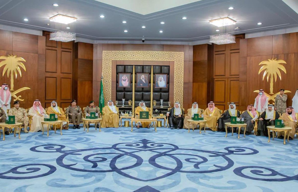 IAU_KSA's tweet photo. كرم صاحب السمو الملكي الأمير 
سعود بن نايف بن عبدالعزيز #أمير_الشرقية
في ديوان الإمارة اليوم #جامعة_الإمام_عبدالرحمن_بن_فيصل ضمن الجهات الحكومية المشاركة في مبادرة ▫️لوحة وطن▫️في نسختها الثالثة، من تنظيم مكتب العمل بمحافظة الخبر بالتزامن مع اليوم الوطني للمملكة ٩٣، والتي أقيمت في الواجهة البحرية بكورنيش الخبر ، وتسلم التكريم مدير عام #مستشفى_الملك_فهد_الجامعي أ.د.محمد الشهراني.