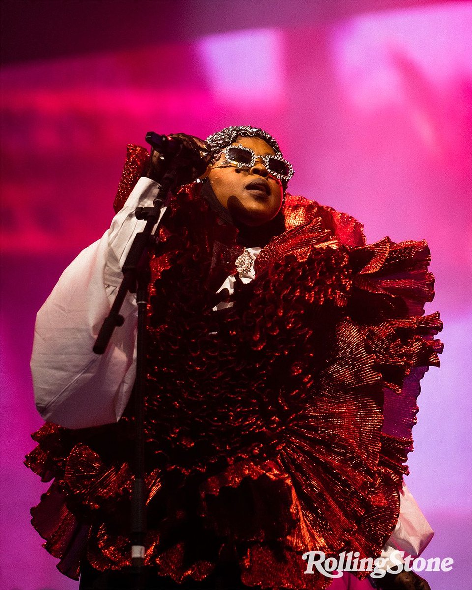 Here are some photos from @MsLaurynHill's tour opener in New Jersey at Newark's @PruCenter. 📸 Show review: rollingstone.com/music/music-li…