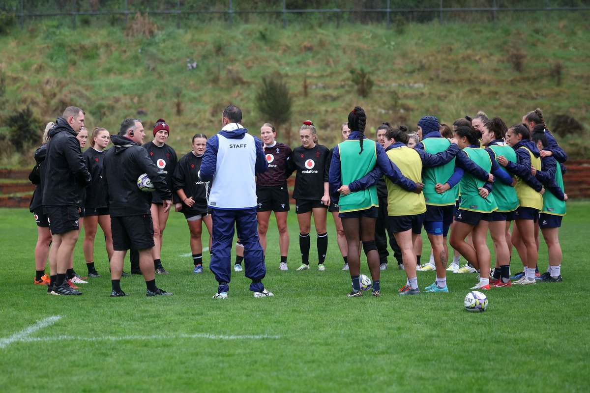 Concentrées sur cette nouvelle compétition et ce premier match face aux Black Ferns, étape importante pour notre groupe 🇫🇷 ! #WXV Merci au staff et aux joueuses du Pays de Galles pour cet entraînement partagé 🙏🏴󠁧󠁢󠁷󠁬󠁳󠁿