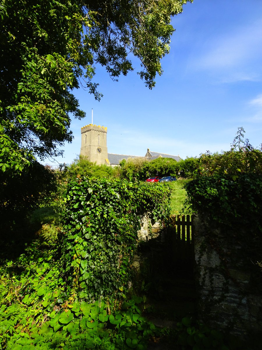 SueC_WordLoft's tweet image. Crantock was named after St Carantoc. The 6th-century abbot travelled from Ireland to Cornwall in a coracle and was guided from the River Gannel to the church site by a dove.
New blog post: wordloft.co.uk/blog/charismat…
#crantock #cornwall #churchclock #churches #gateway #blogwriting