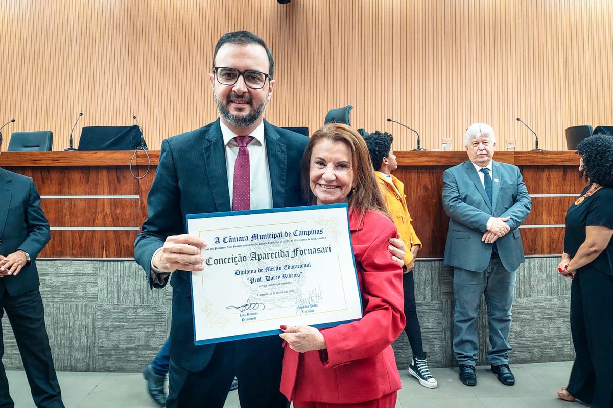 fepesp's tweet image. DIPLOMA DARCY RIBEIRO - A presidente do @Sinprocampinas Conceição Fornasari, recebeu da Câmara Municipal o Diploma do Mérito Educacional “Professor Darcy Ribeiro”. A homenagem, por ocasião do “Dia do Professor”, aconteceu terça, dia 17.

Confira aqui - bit.ly/3tAUyLw