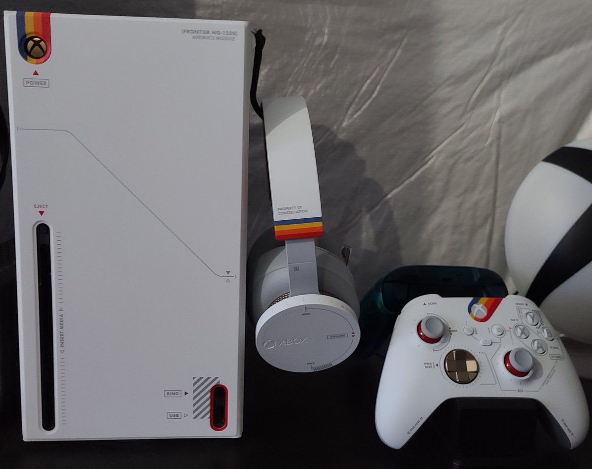 helm969's tweet image. A little face lift for the Xbox.  Gotta say it's pretty!