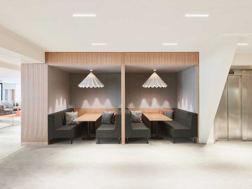 Orbit_Illum's tweet photo. Unleash the magic of light with Anto+ LED! 🌟 Elevate your space with vibrant colors, endless customization, and seamless control. Light up your world! 💡✨ #AntoPlusLED #commerciallighting #ledlighting https://t.co/4pur5H43FW