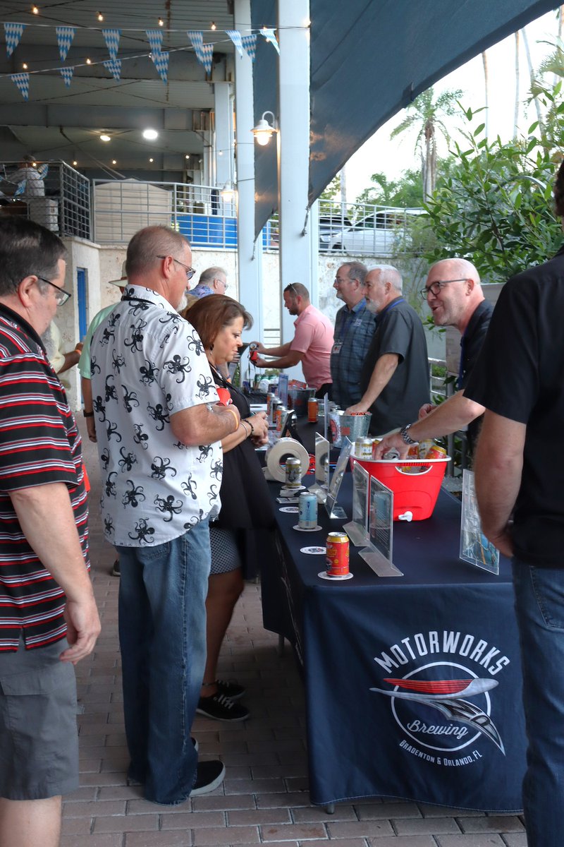 MoteMarineLab's tweet image. We are so thrilled everyone had FIN at this year's Sharktoberfest event❕🦈🍻

It was a great turnout, with 20 participating breweries and over 600 guests 🤯

Check out some of the photos from the event! 📸

#motemarinelab #sharktoberfest #craftbeerfestival