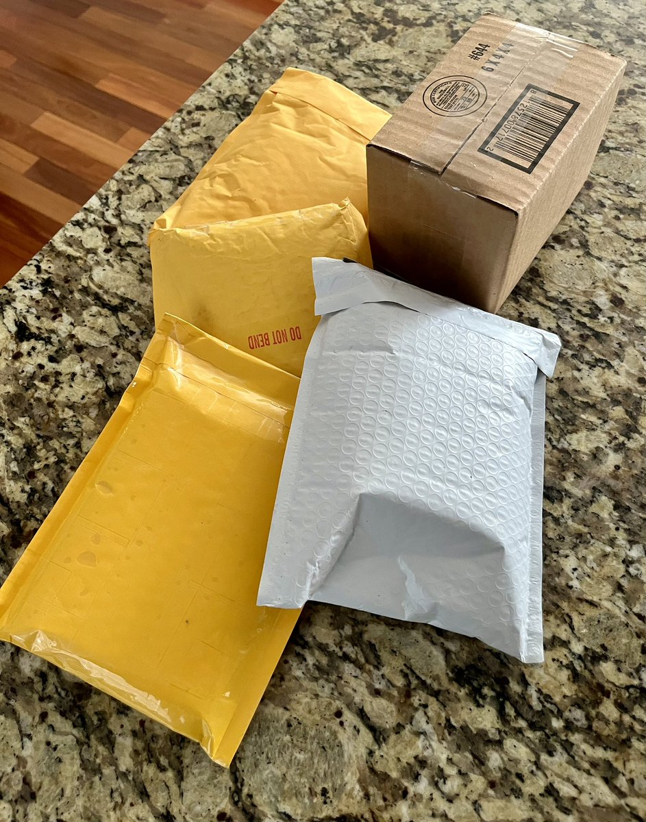 sportscardsdock's tweet image. Probably the best mail day I’ve had since I started back into collecting. Only had to put 1 of these in the freezer because it smelled like smoke. Big W. #thehobby #project70