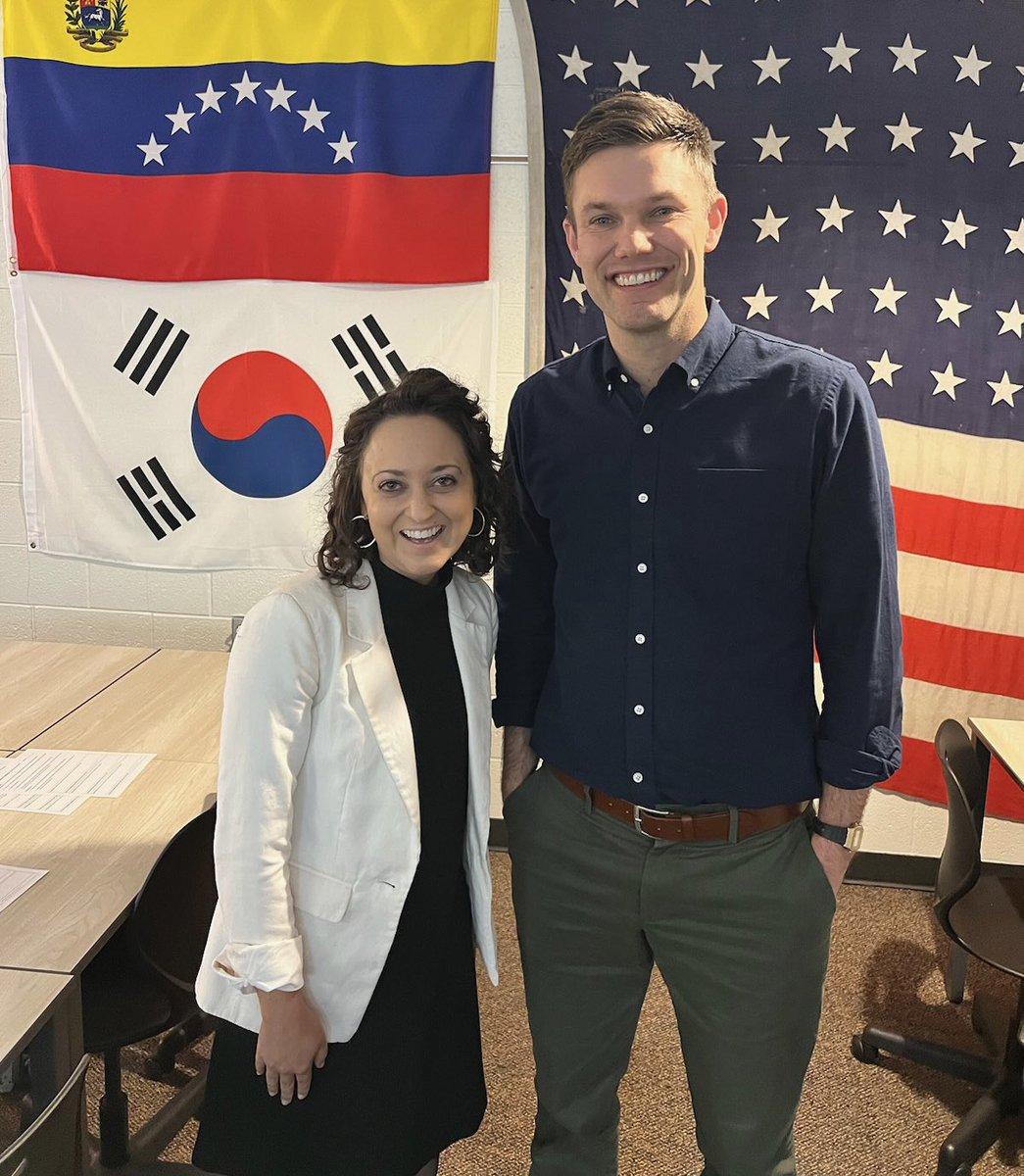 Honored to host the National Teacher of the Year, Rebecka Peterson in our #APUSH class today!! She is an inspiration! Thank you for using your platform to fight the opportunity gaps in American education. <a href="/RebeckaMozdeh/">Rebecka Peterson</a>  #NTOY <a href="/CCSSO/">CCSSO</a>