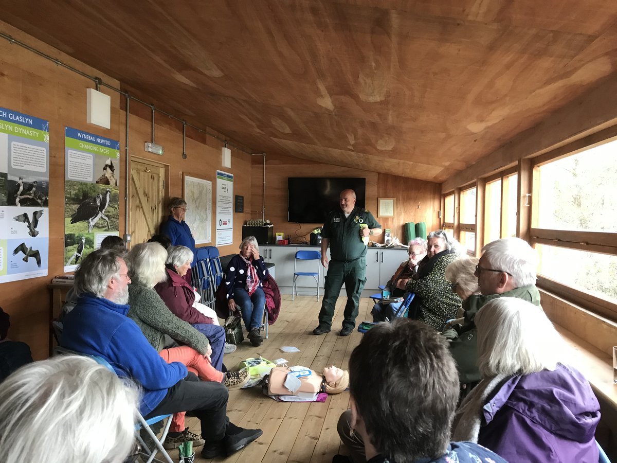 This week our volunteers took part in a CPR and Defibrillator awareness session led by Wales Ambulance PADS Support Officer, Tomos Hughes.

Thank you Tomos for taking the time to share your life saving knowledge.