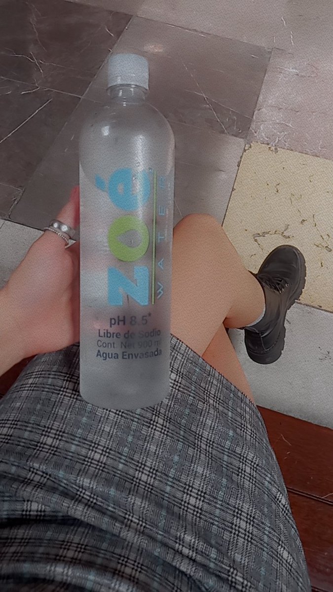 MyLoOYaaReL's tweet photo. #DayDay #GoodVibes 😌
#glasses #water #zoewater 🧋 #godday 🌟 https://t.co/srvelUyMlw
