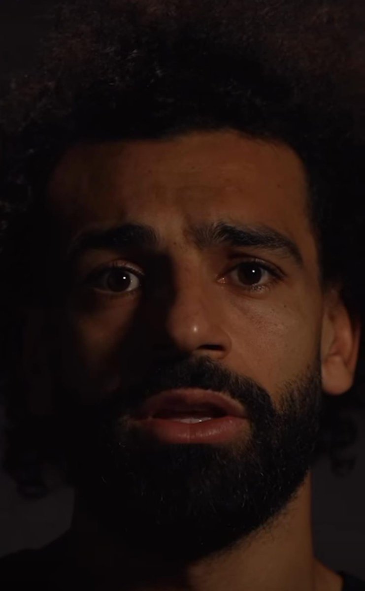 yousefaldomouky's tweet image. لم أكن أعرف أن الصمت أفضل حتى تكلم محمد صلاح بعد 11 يومًا من المجازر؛ فتحدث 50 ثانية كاملة لم تتسع أي ثانيتين منها لكلمة "فلسطين"، ولا 10 ثوانٍ إضافية ليخبر العالم بمن صاحب الحق، بدلًا من حديثه المايع عن "العنف"! ماذا لو كانت تلك المشاهدات كله لرسالة أكرم وأشرف وأنبل وأجرأ؟