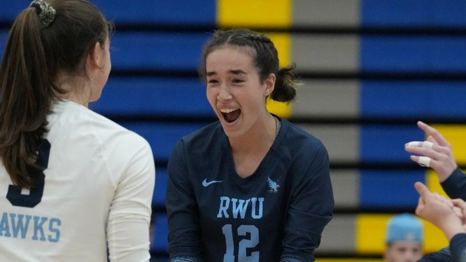 RWU_Athletics's tweet photo. WVB | @gosuffolkrams hosts RWU for a @CCC_Sports match in Boston.
📊https://t.co/GeneEV3M8X
💻https://t.co/x2HH25pLqy
#HawkPride #CCCSports #CCCWVB #d3vb https://t.co/zvyqXJbeKA