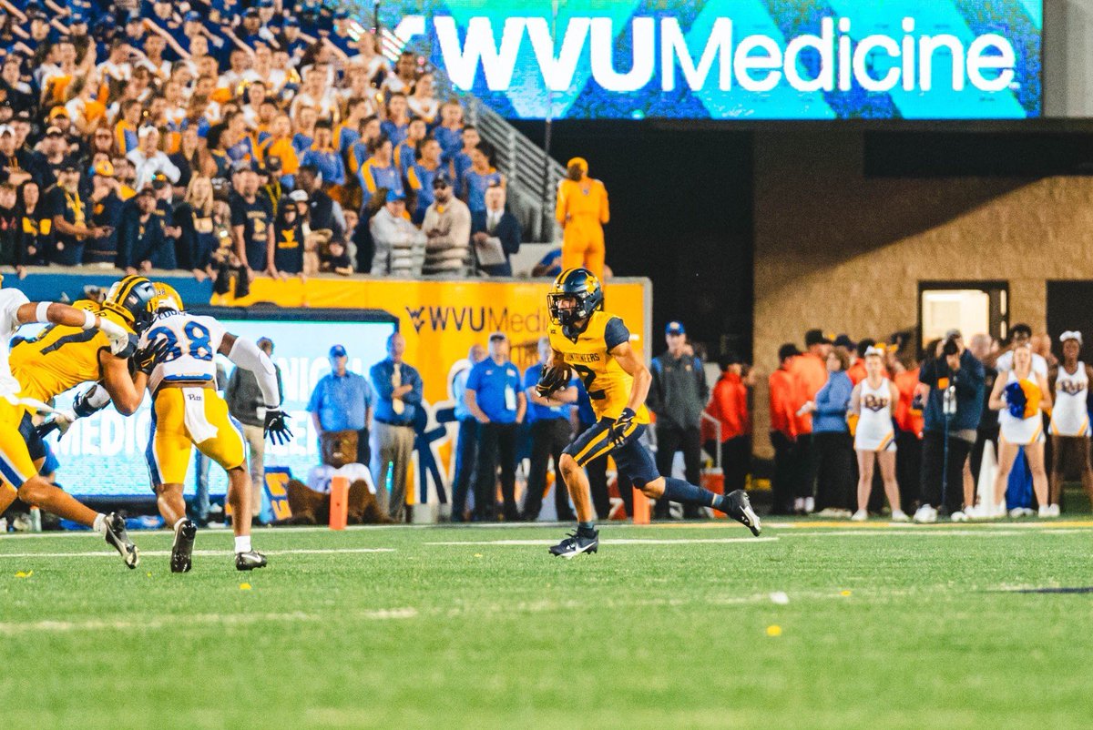 TaylorLWest_'s tweet image. Notable mid-season stats for #TakeMeHome23:

• 15 true freshmen have played thus far
• First career start for @BenCutter_ 
• First career touchdowns for @TraylonRay6, @JahiemWhite_305, and @djoliver2023
• Has played and had a catch or carry in the last five games @Rodney_G3…