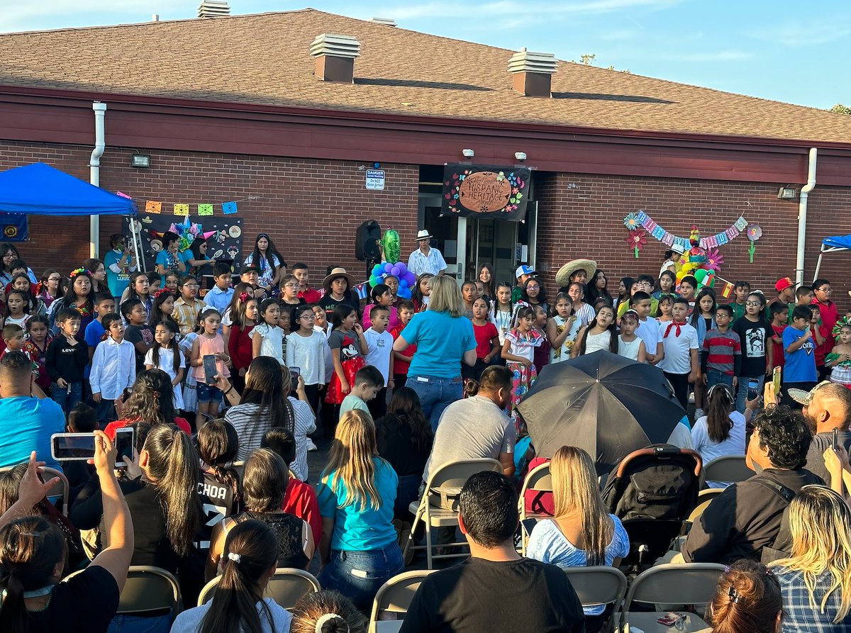 Congratulations to Meadowdale Elementary School for hosting an engaging Hispanic Heritage Month celebration for families!

The event included student presentations, music, and dancing. A taco truck and ice cream truck were on site as well.