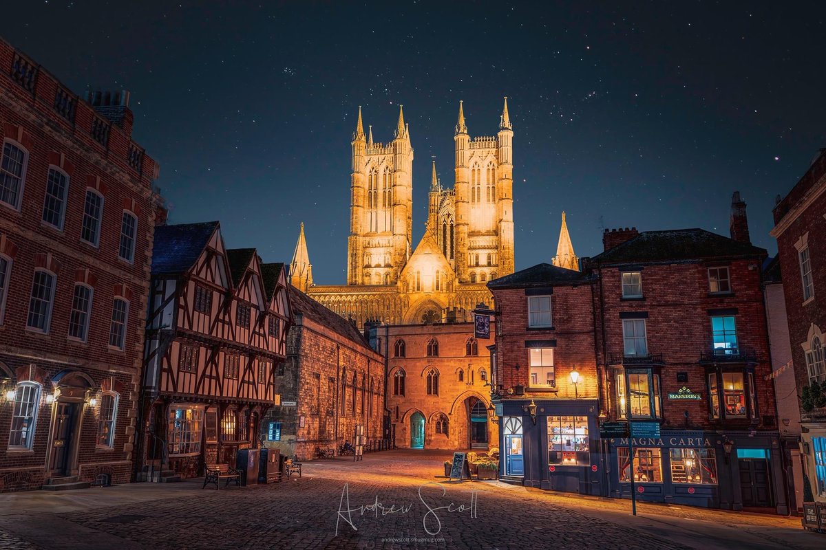 Lincoln Cathedral lit yellow to mark Anti-Slavery day. #DOT4ASD #AntiSlaveryDay