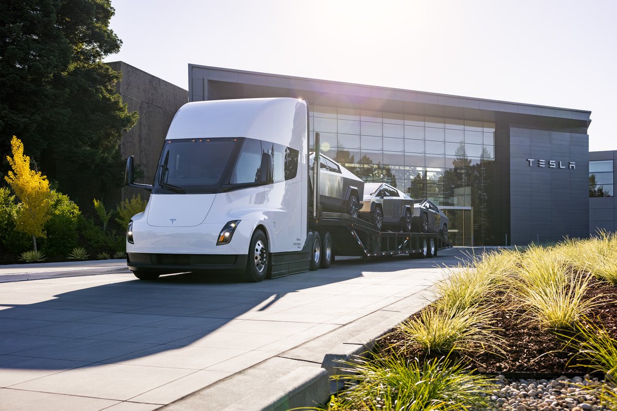 SawyerMerritt's tweet photo. BREAKING: Tesla says first Cybertruck deliveries will begin on November 30th at Giga Texas! https://t.co/vGc3vX3Jk7