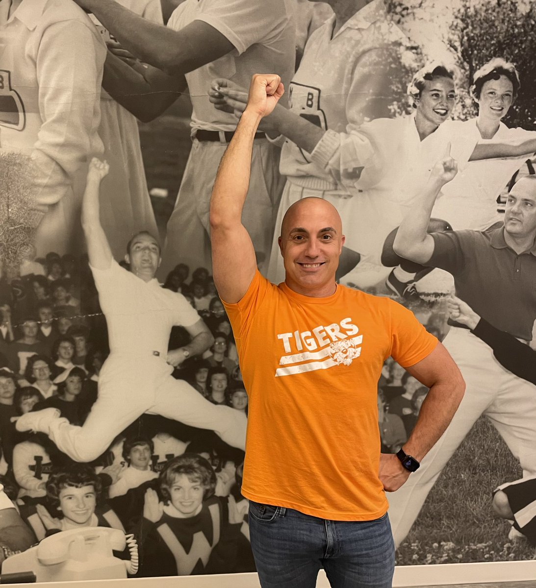 JustinCarrier's tweet photo. Today is UNITY DAY and weโre wearing ORANGE to take a stand against bullying!
#VarsityCommUNITY #VarsitySpiritCares ๐งก ๐งก https://t.co/I6uxxH3xih
