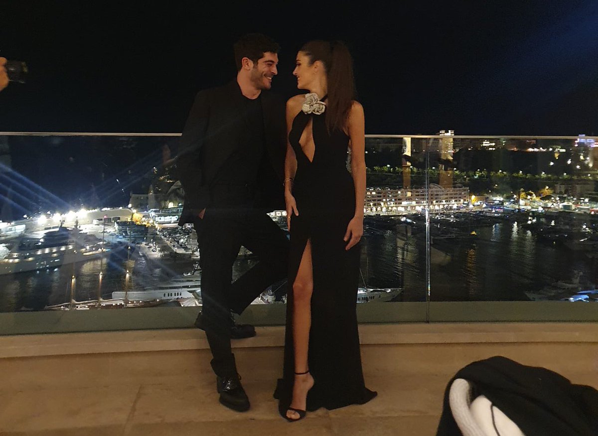 #HandeErçel ve #BurakDeniz 

#AnotherLoveMIPCOM #BambaşkaBiri