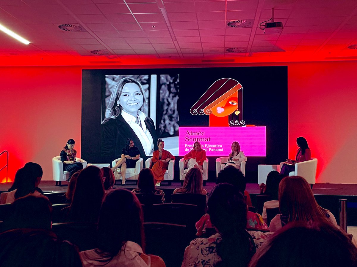 MyrnaOrtegatv's tweet photo. 50 bancos , solo 7 son CEO's. No es una industria equitativa. Estamos lejos de alcanzar esa total paridad", @AimeeSentmat #foromujerespoderosas @Forbes_CA https://t.co/OqI1srJHea